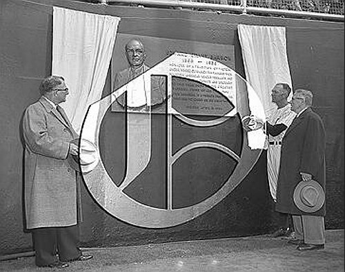 Ed Barrow plaque unveiled at Yankee Stadium54N0136